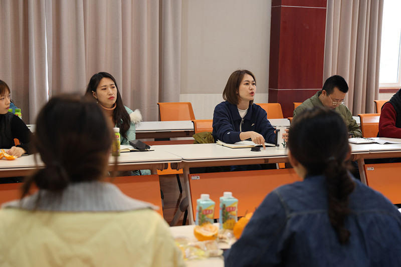 文法学院举办“知识铸芯,共话成长” 辅导员工作分享交流会