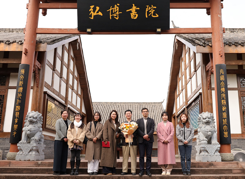 西安交通大学金中教授莅临beat365开展学术交流