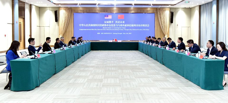 外国语学院教师为金堂县委外事活动担任交替传译