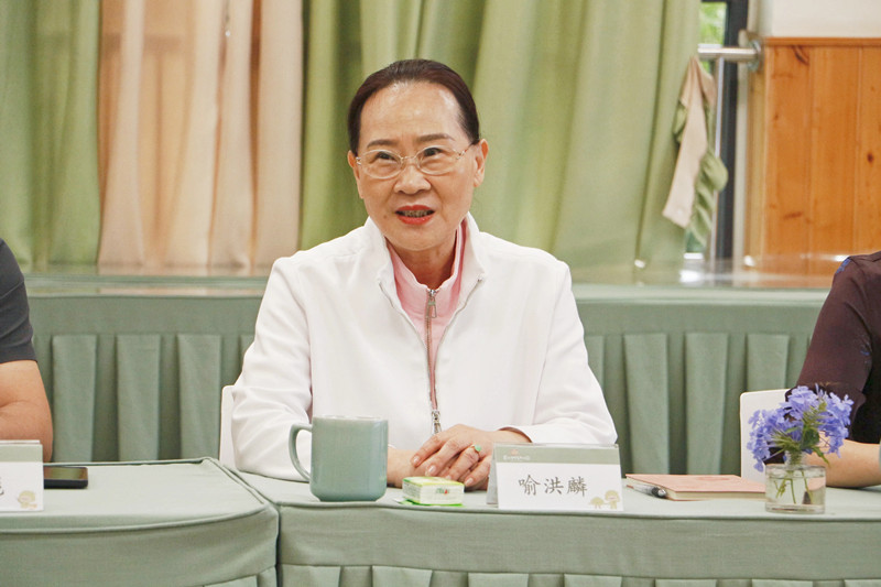 校长喻洪麟带队赴青白江区巨人树幼儿园访企拓岗