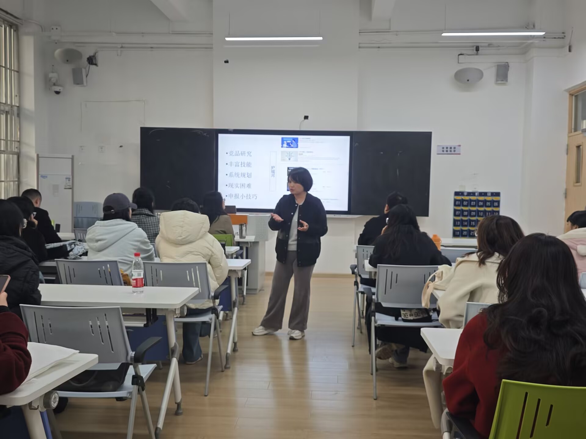 聚焦课程建设,赋能教师成长——杨娟教授开展专题讲座