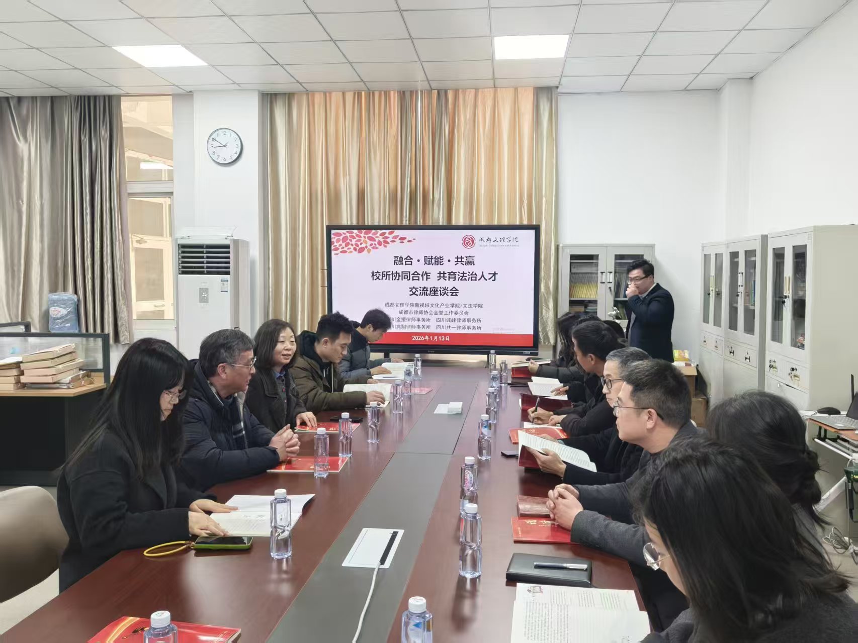 校所协同合作,共育法治人才 ——beat体育365官网新视域文化产业学院/文法学院与多家律师事务所开展合作交流座谈会
