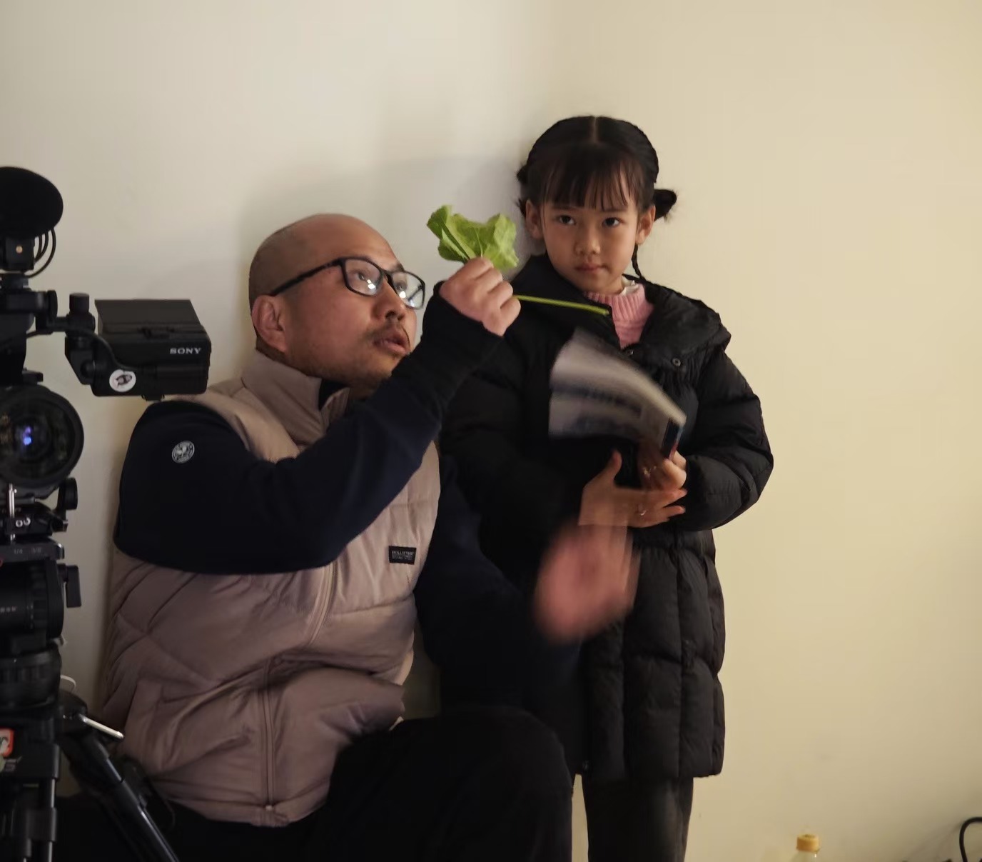 传媒与演艺学院教师受邀参与央视纪录片《诗经里的中国植物》摄制工作