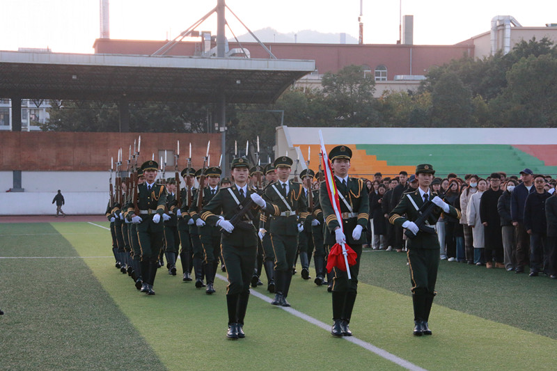 beat体育365官网举行2026年春季学期开学升旗仪式