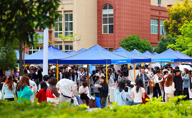 点亮生涯·职引未来——学校2026年春季双选会系列活动圆满落幕