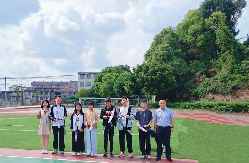 文法学院教师受邀出席金堂县三溪中学科技艺术节