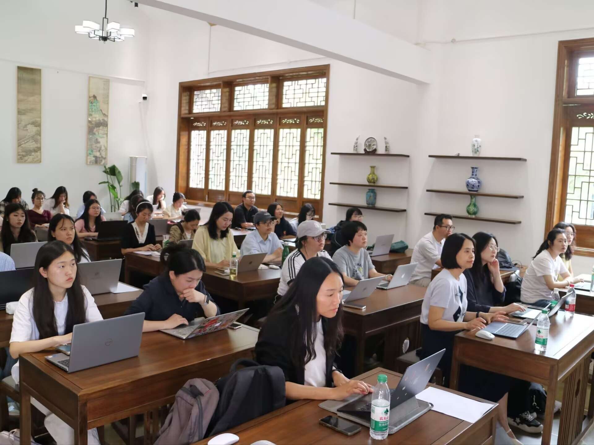 弘博书院举办“数字人文赋能汉语言文学:以古典文献与地域文化为例”专题学术讲座