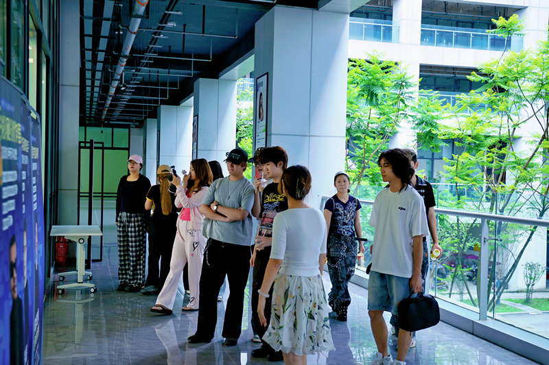 传媒与演艺学院创新实验班赴青城智旅谷开展专业实践活动